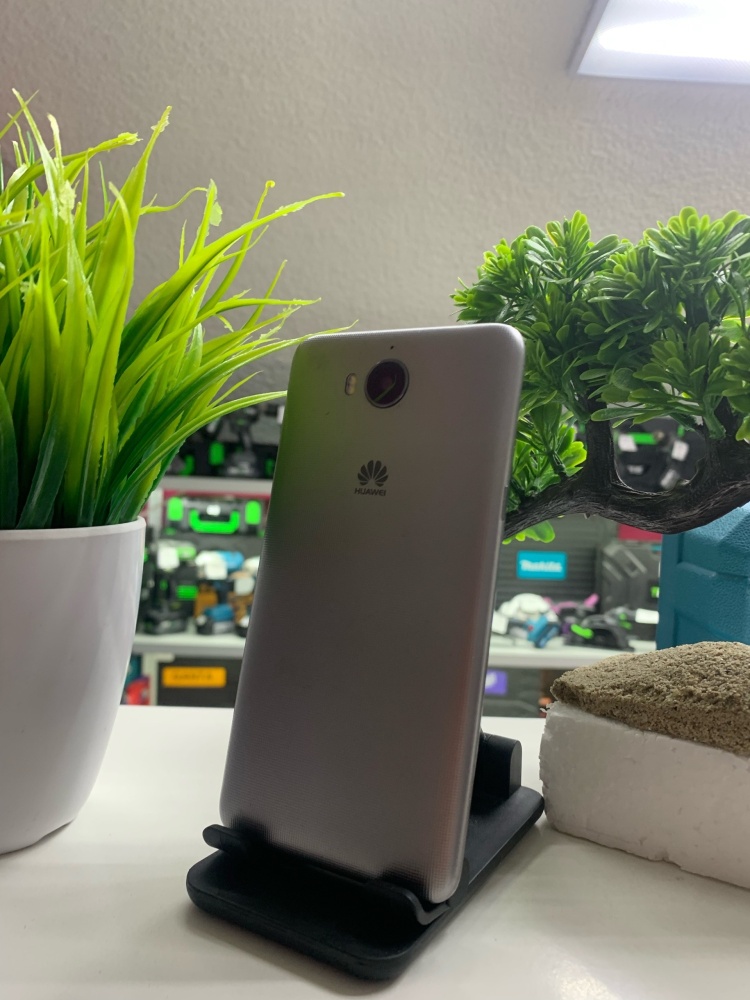 Смартфон Huawei