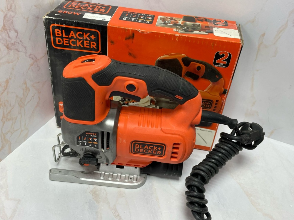 Лобзик Black decker bes610