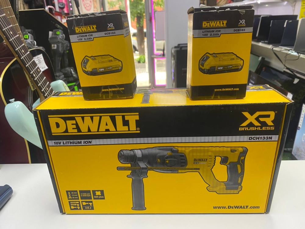 Перфоратор Dewalt DCH133N