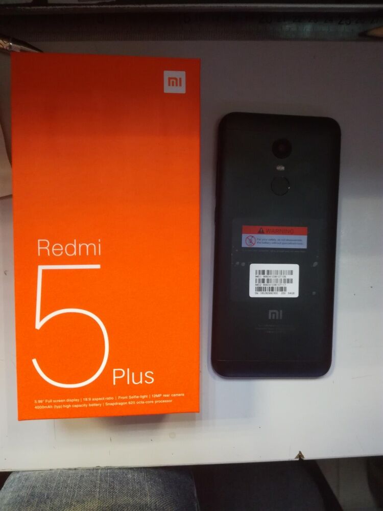 Смартфон Xiaomi Redmi 5+