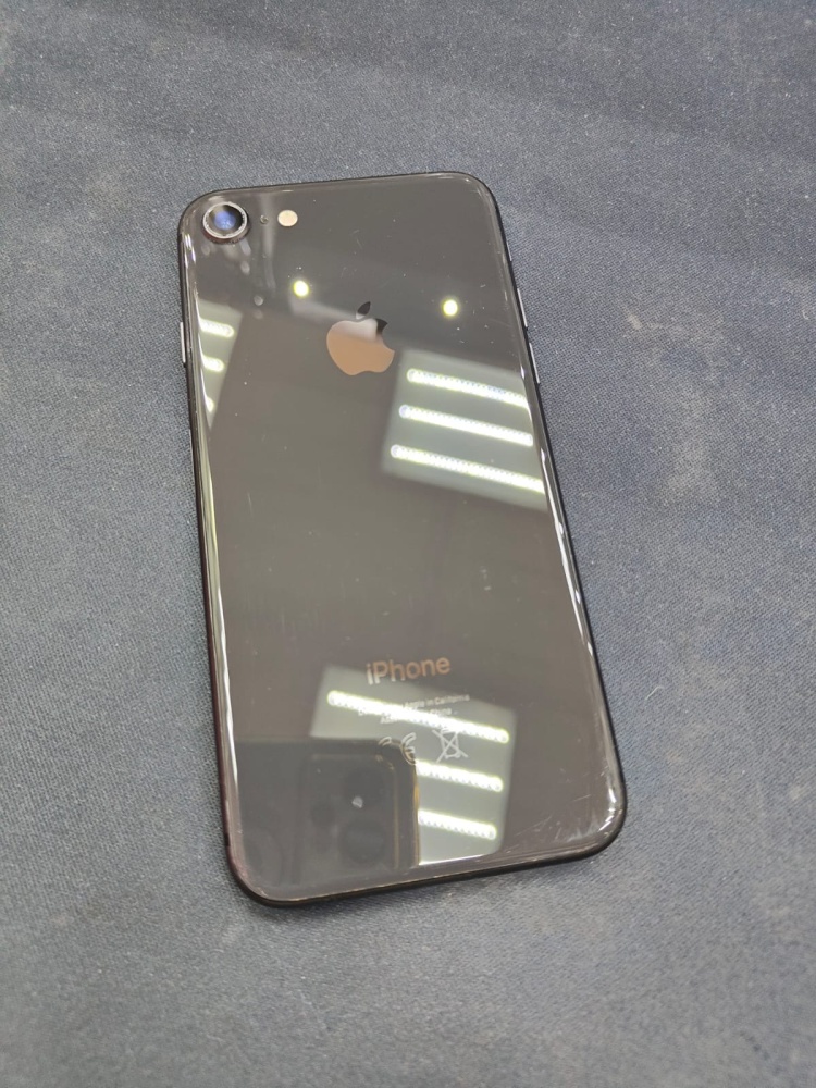 Смартфон iPhone 8 64 Gb