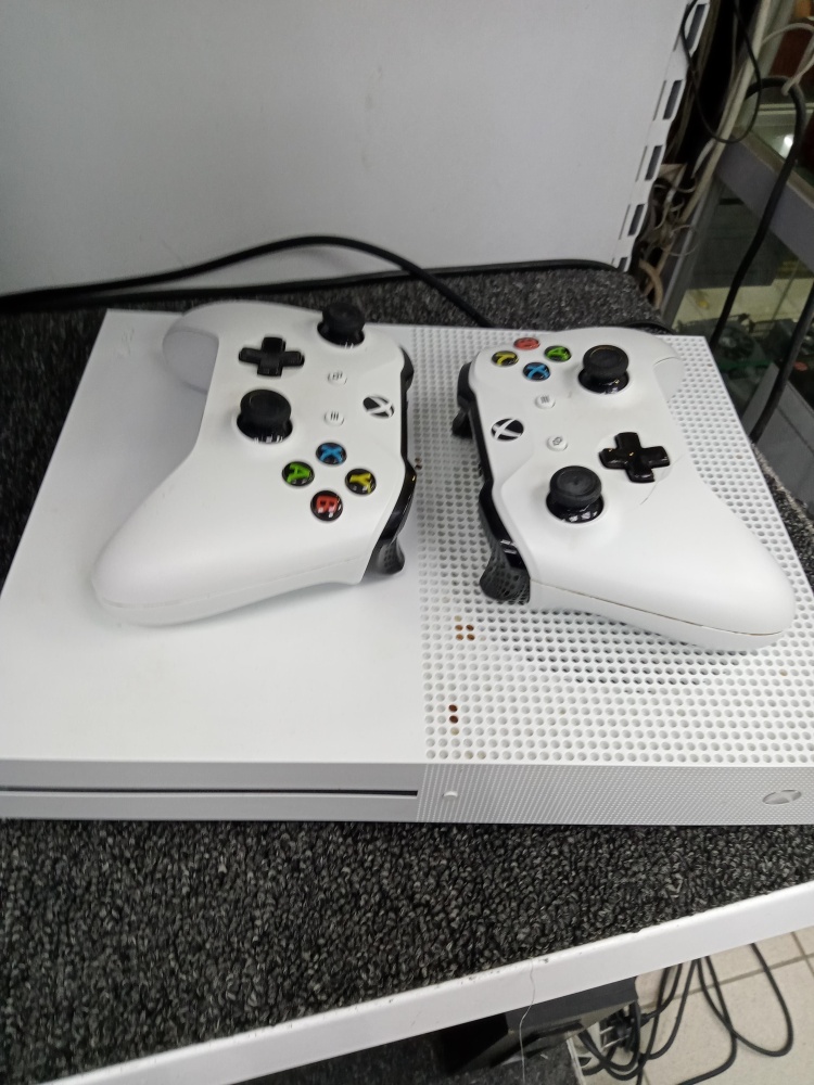 Игровая приставка XBOX ONE S 1ТБ