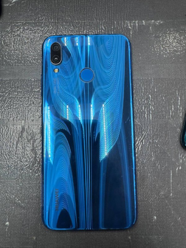 Смартфон Huawei P20 Lite