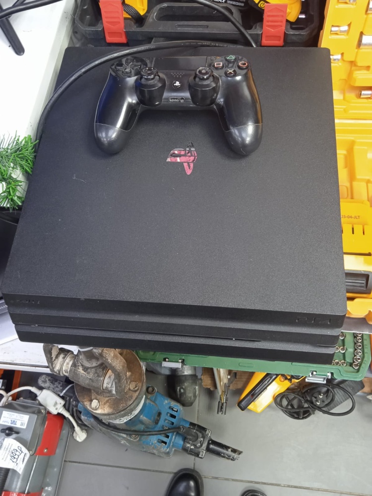 Игровая приставка Sony PlayStation 4 PRO/1Tb