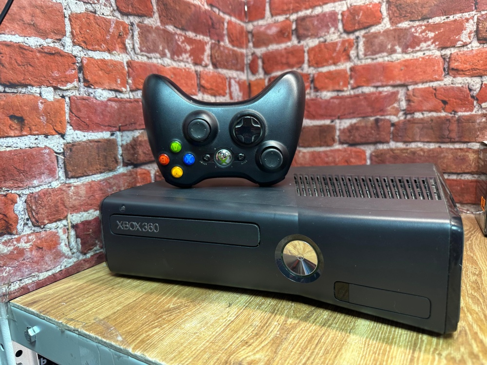 Игровая приставка XBOX 360