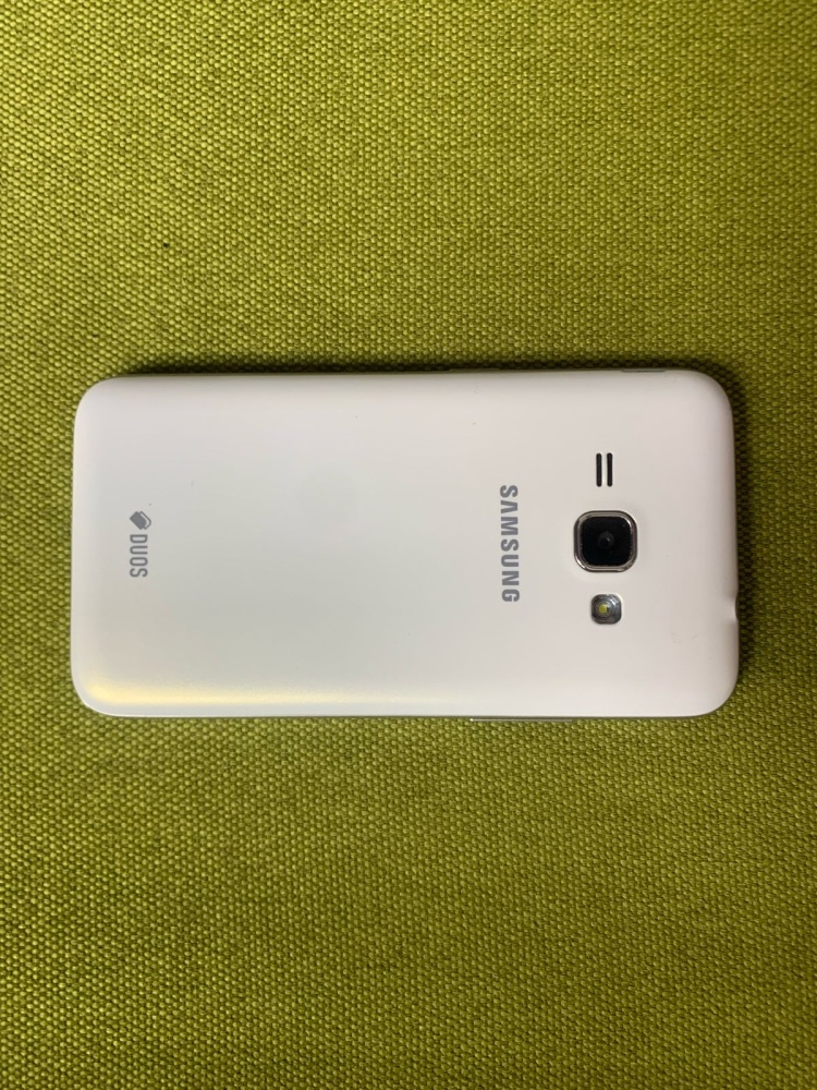 Смартфон Samsung J1 2016