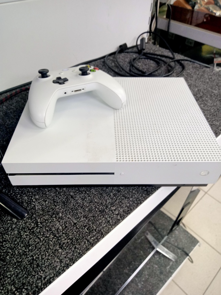 Игровая приставка XBOX ONE S
