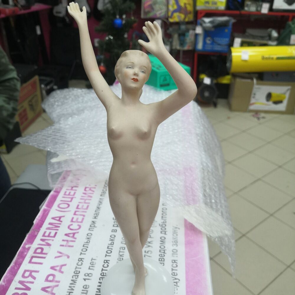 Статуэтка девушка голая