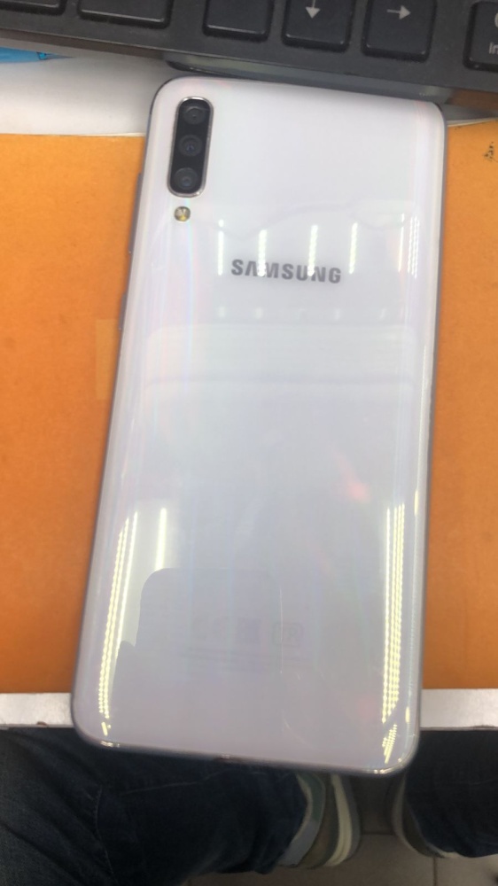 Смартфон Samsung A70 2019