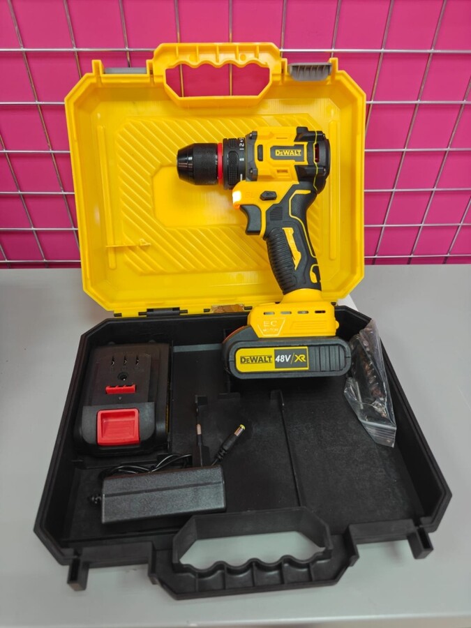 Шуруповерт DeWalt