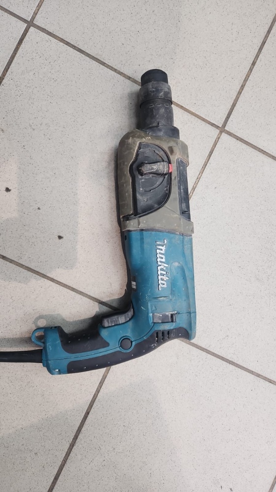 Перфоратор Makita HR2470