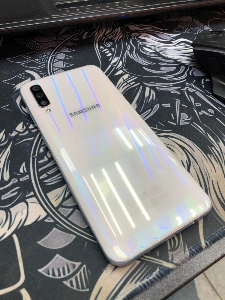 Смартфон Samsung A50 4/64