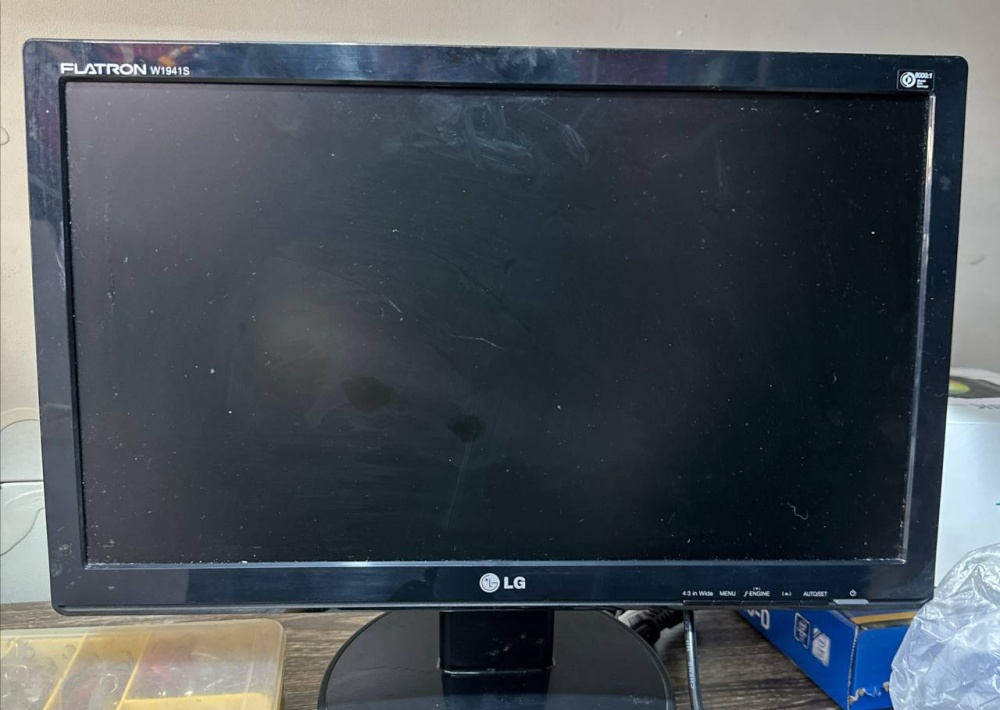 Монитор LG/19