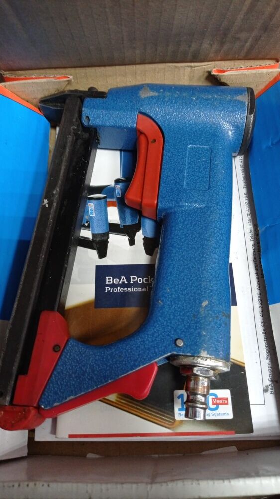 Монтажный пистолет для скоб BEA 420