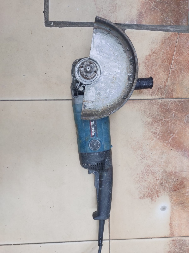 УШМ (Болгарка)  Makita 9069 230mm