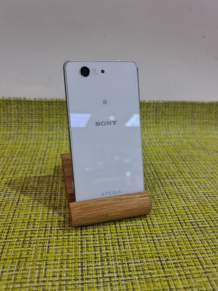 Мобильный телефон Sony Xperia z3