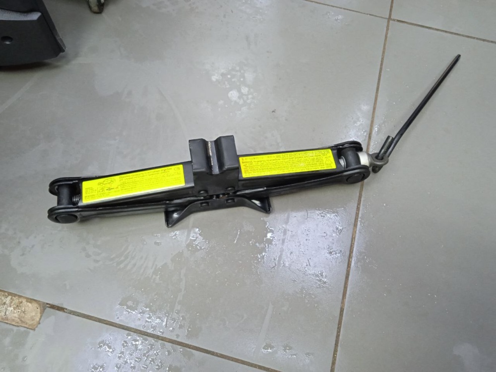 Домкрат 1200кг