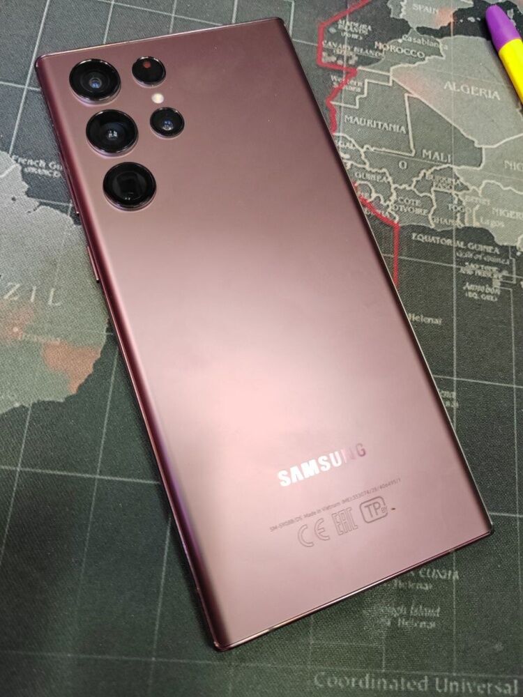 Смартфон Samsung S22 Ultra 8/128гб