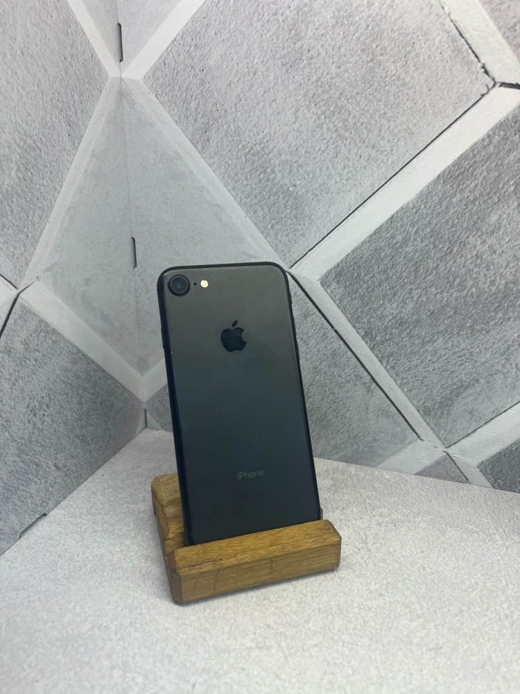 Смартфон iPhone 7 32Gb