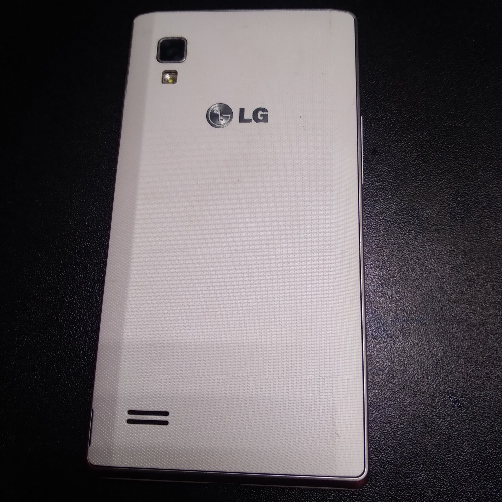 Мобильный телефон LG 53