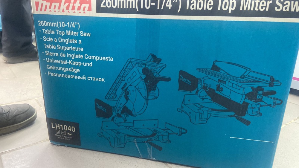 Торцовочная пила Makita LH1040