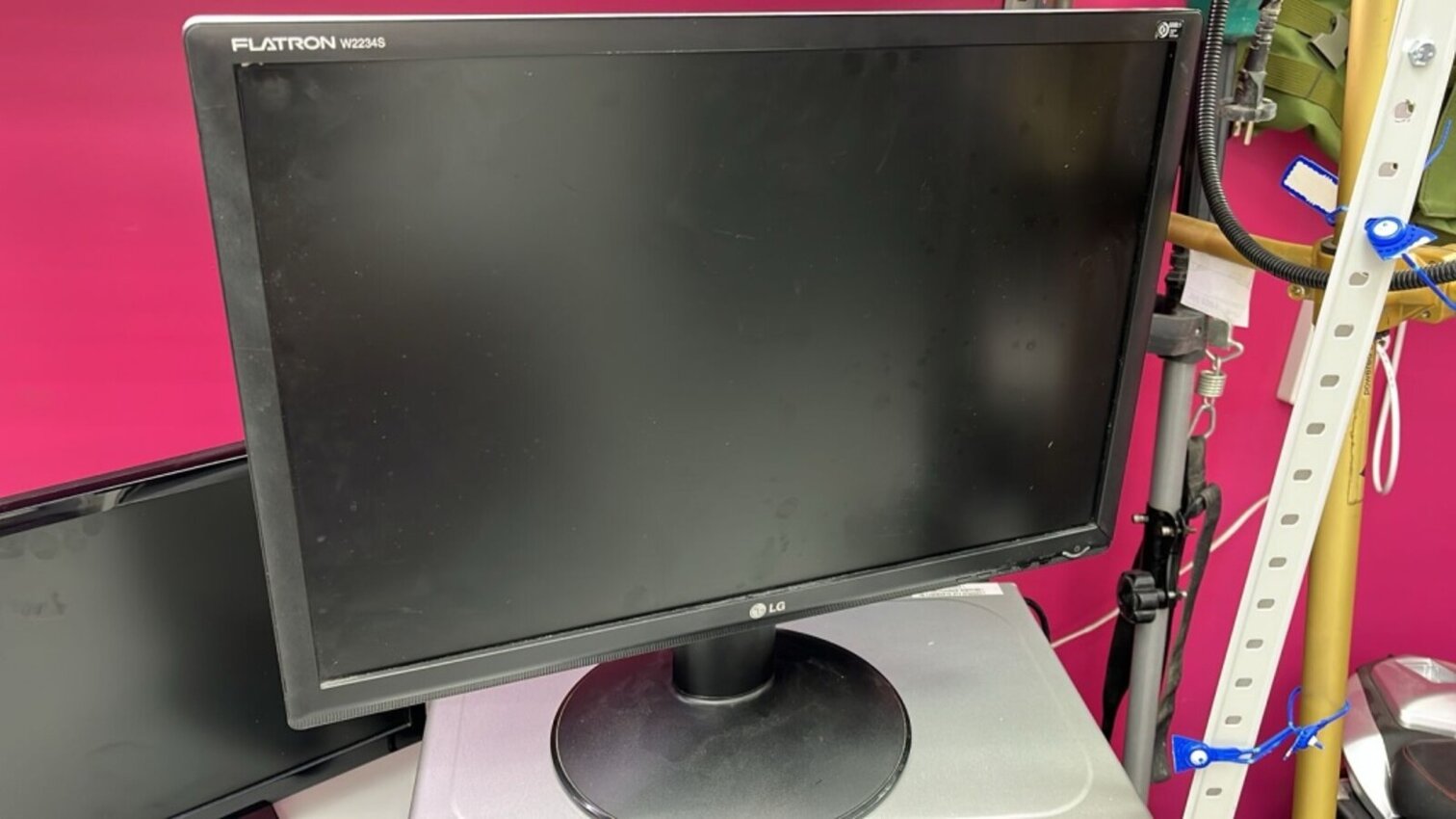 Монитор LG W2234S-BN