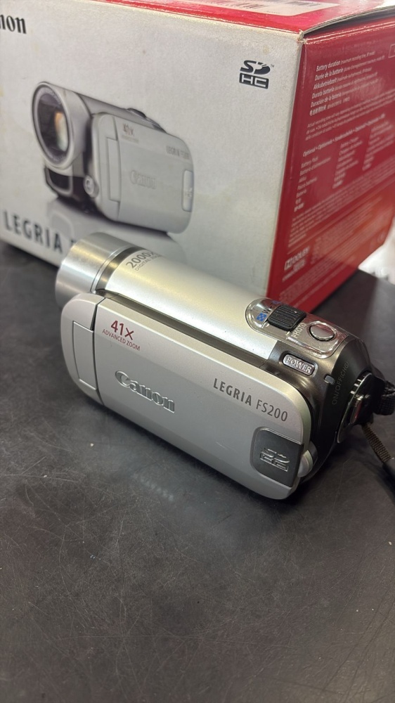 Фотоаппарат Canon legria fs200