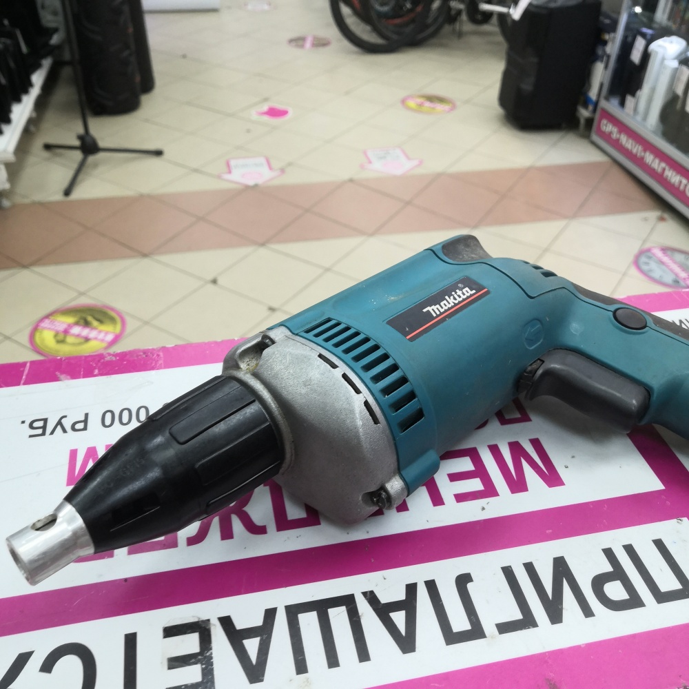 Шуруповерт makita 6824