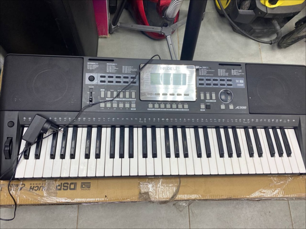 Синтезатор Medeli A 300