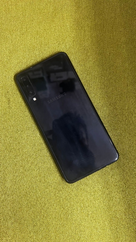 Смартфон Samsung A7 4/64