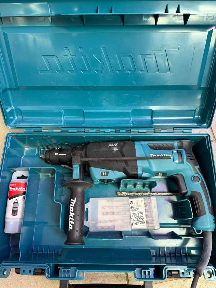 Перфоратор Makita HR2631FT