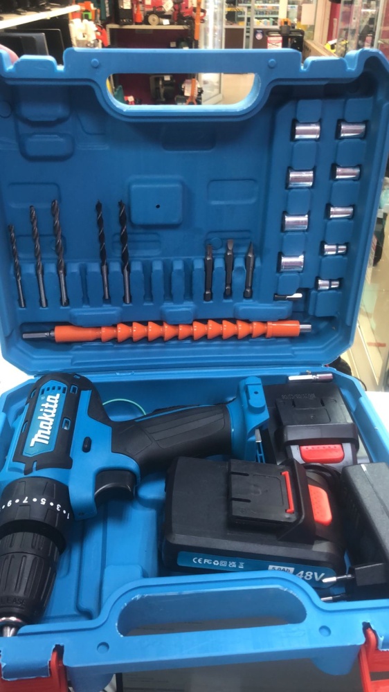 Шуруповерт С НАБОРОМ