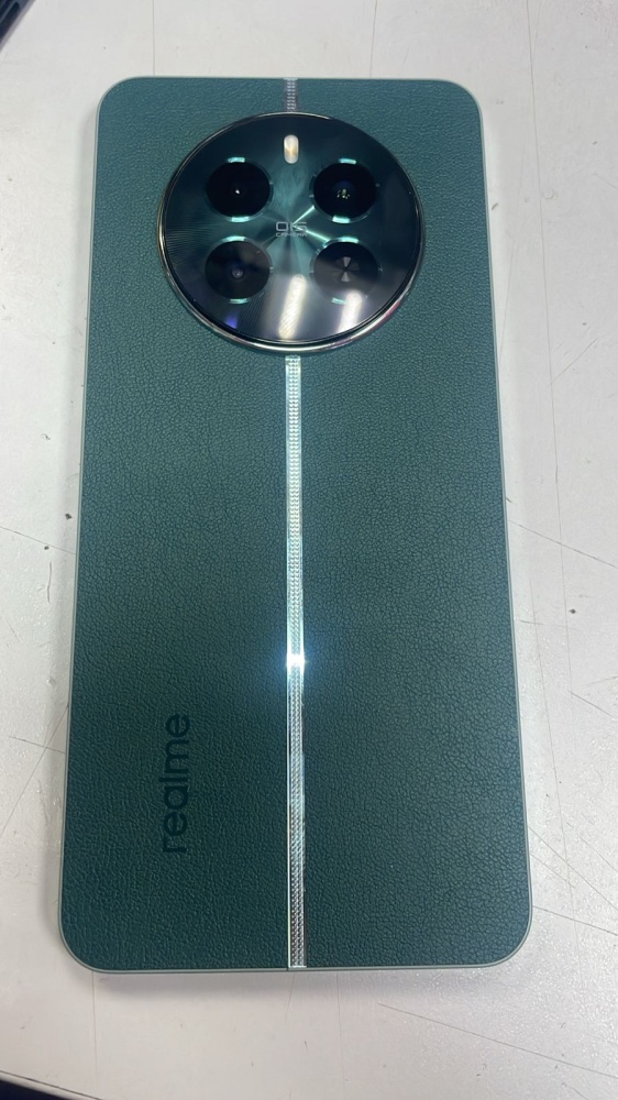 Смартфон Realme 12 + 5G