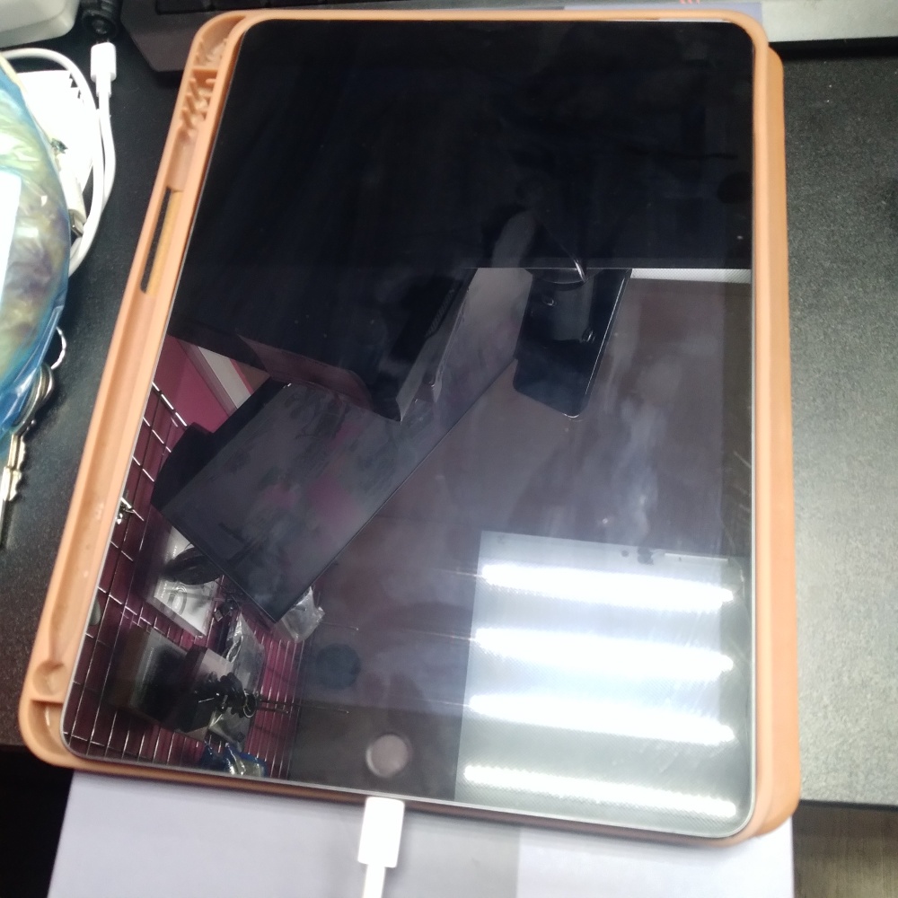 Планшет Apple iPad Air 9 поколения A2602