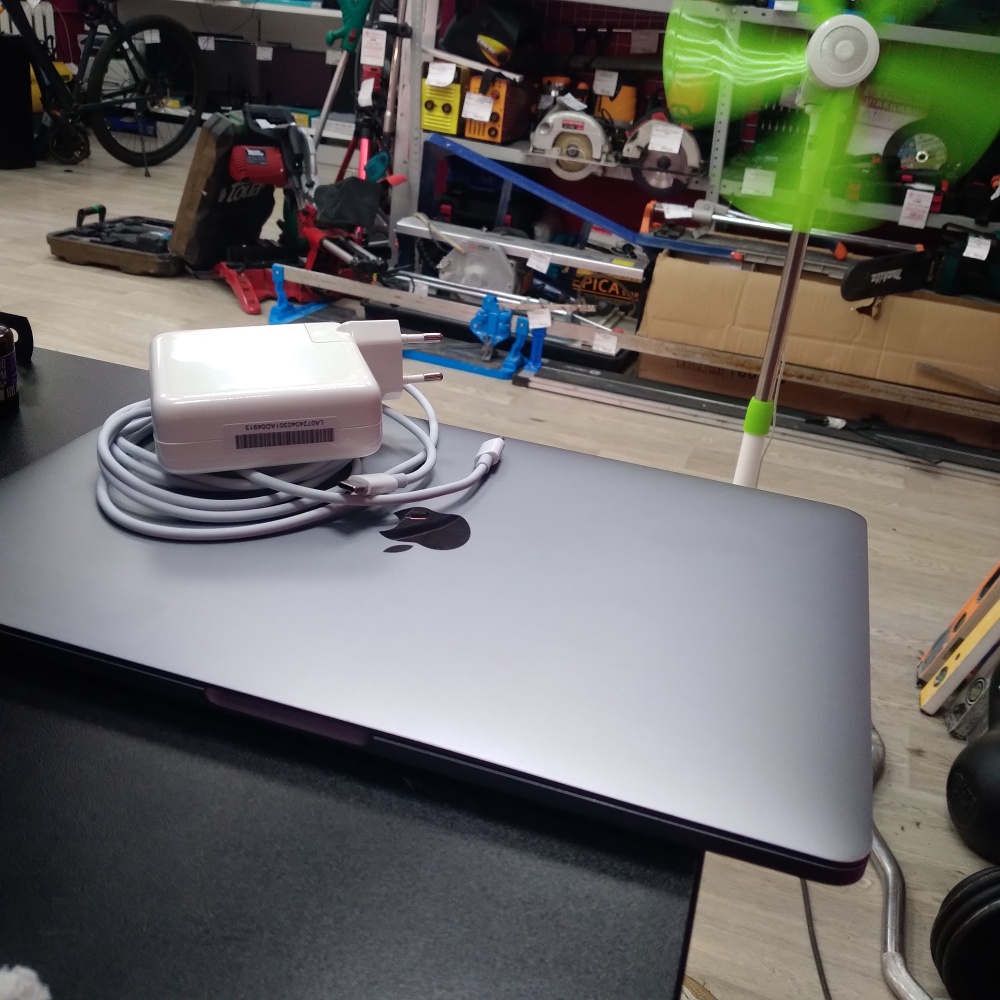 Ноутбук Macbook Pro i5\озу16\ssd500