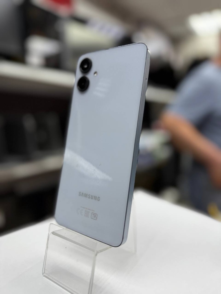 Смартфон Samsung A06 4/64