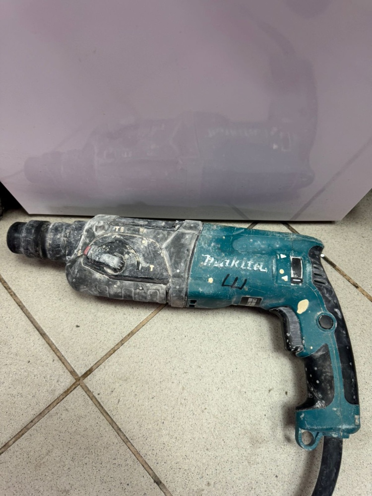 Перфоратор MAKITA HR2470