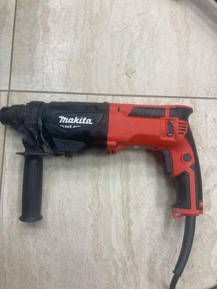 Перфоратор MAKITA M8701