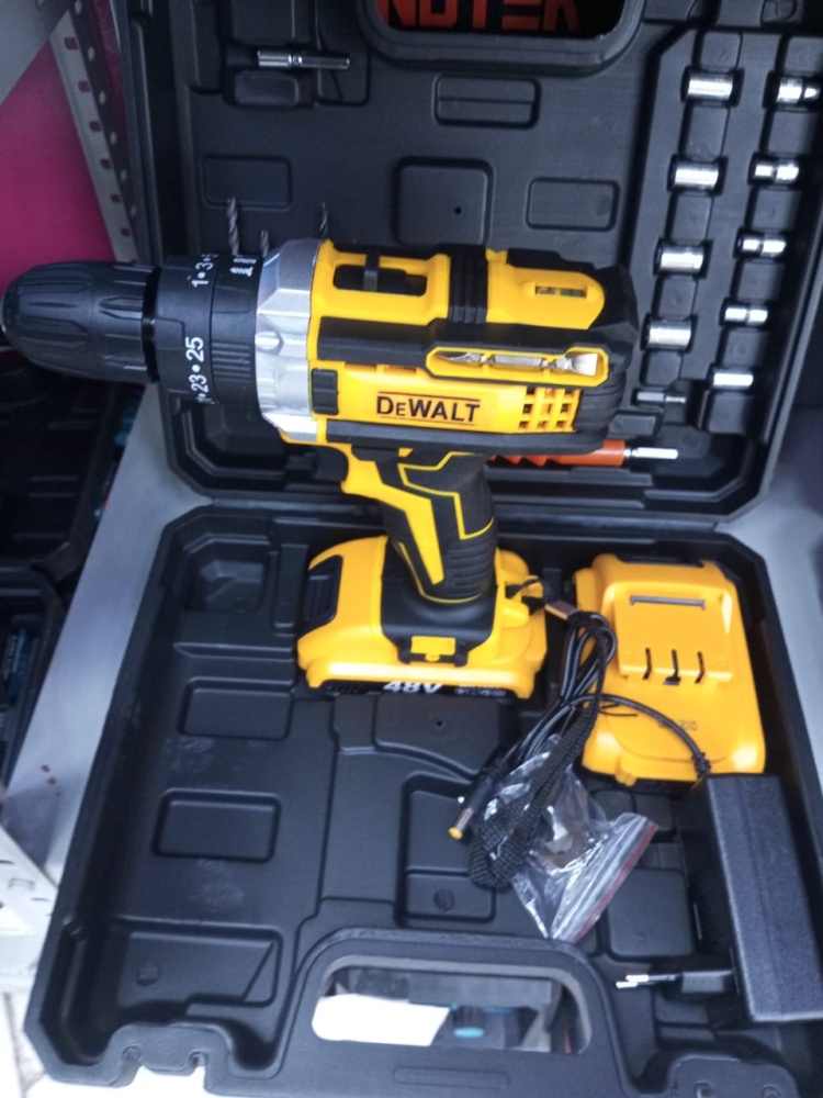 Шуруповерт Dewalt 48v