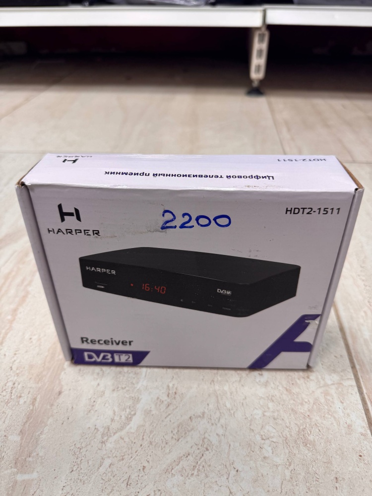 /Цифровая ТВ-приставка Harper HDT2-1511 дисплей