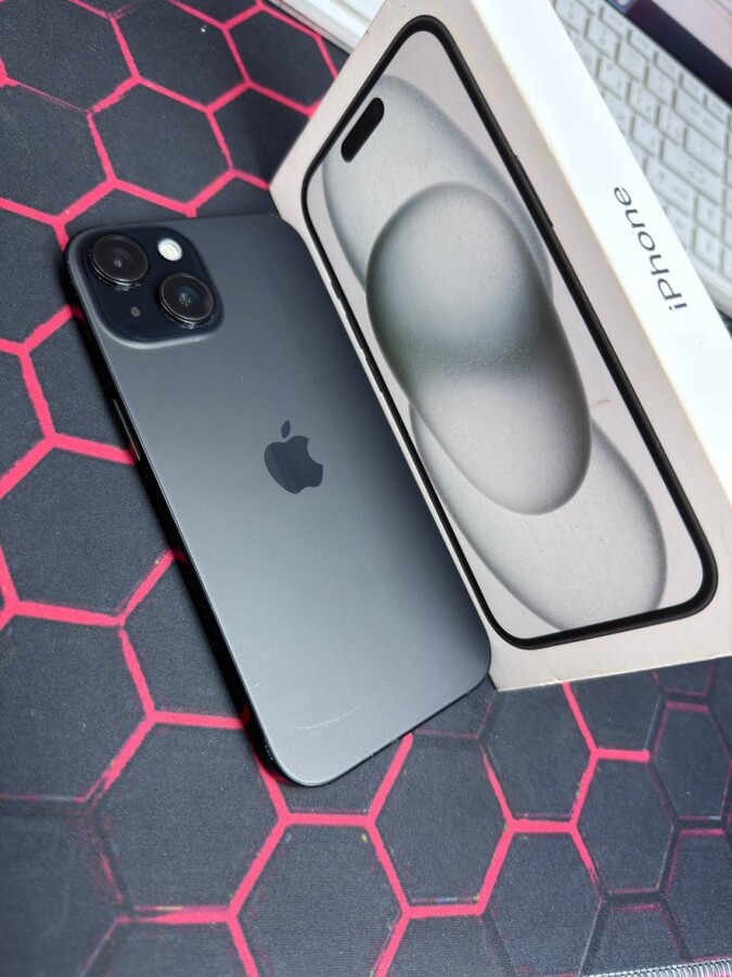 Смартфон iPhone 15 256гб