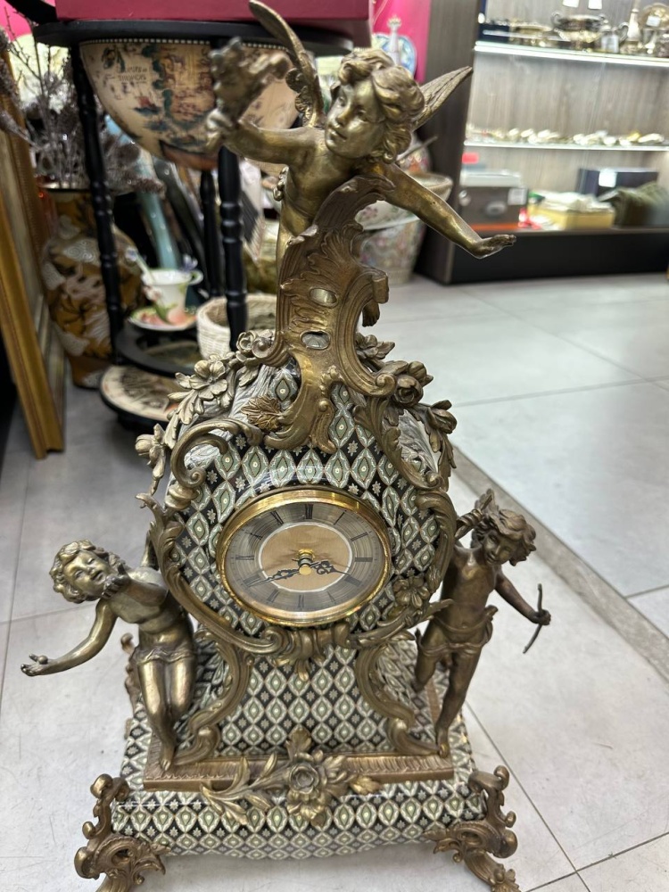 Настольные часы с ангелами