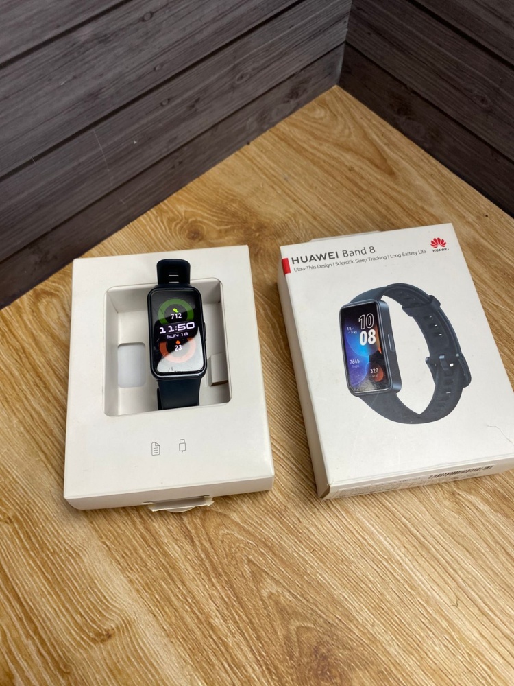Смарт-часы Huawei Band 8