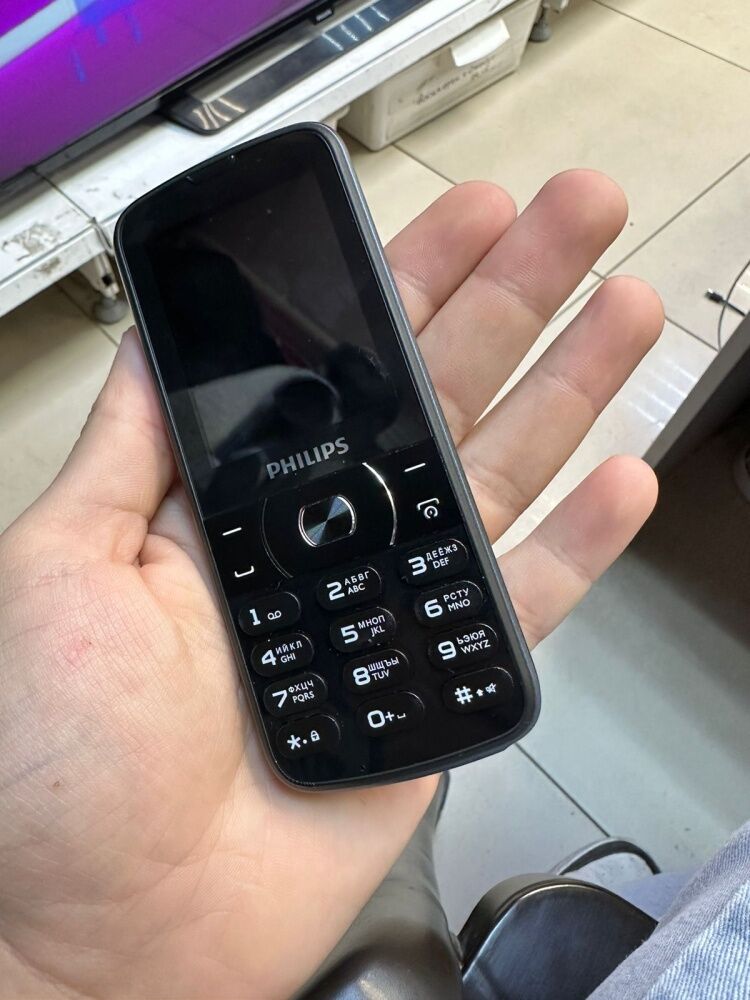 Мобильный телефон Philips xenium e560