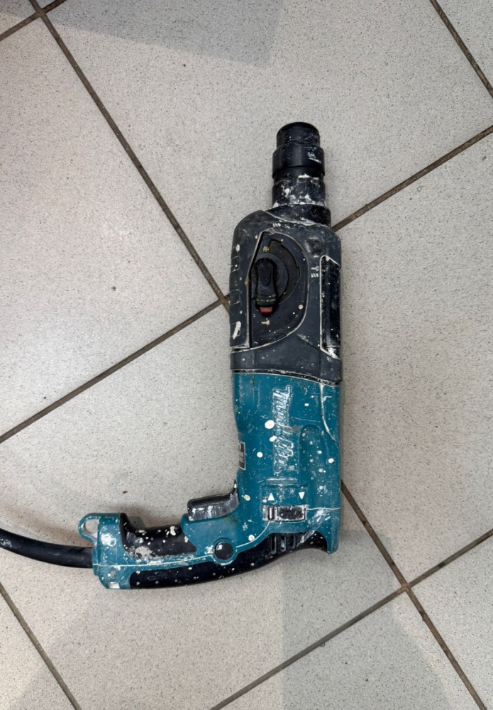 Перфоратор Makita HR2470