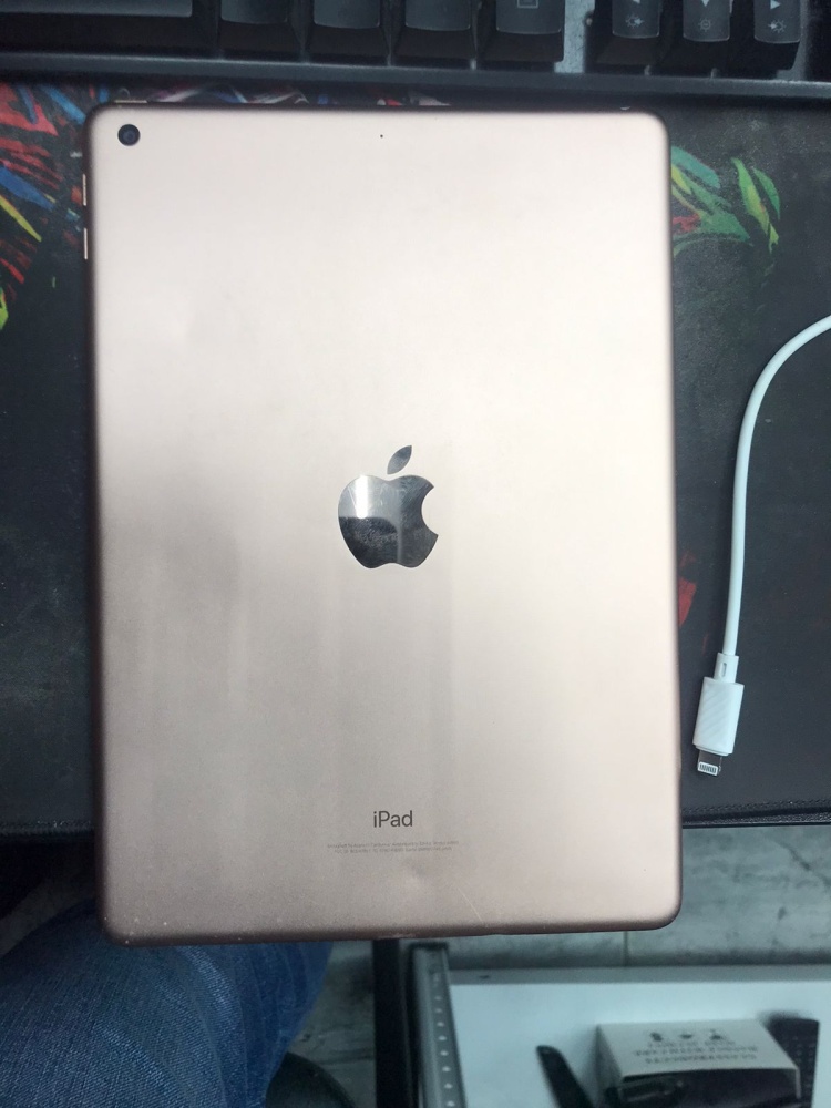 Планшет Apple iPad 6 (2018) 32 GB WI-FI