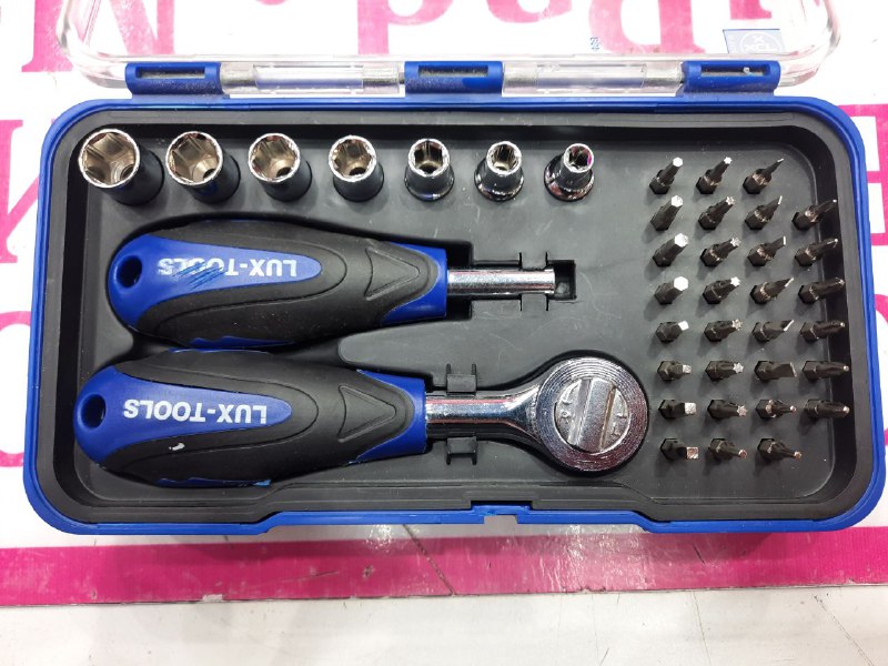 Набор инструментов  отвертка с насадками