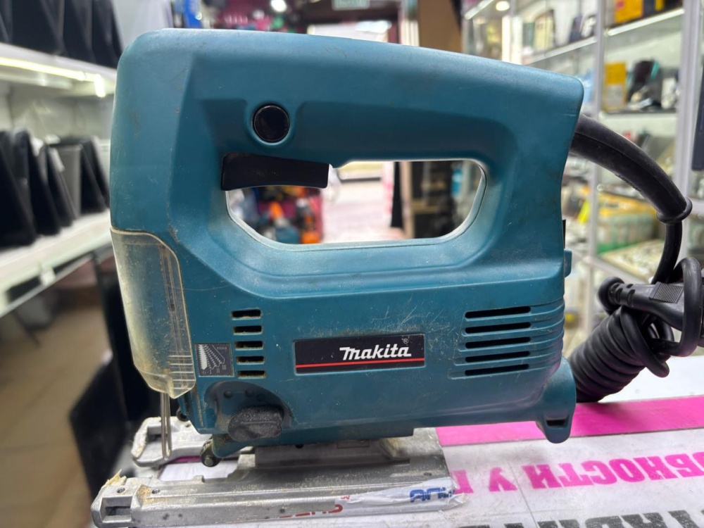 Лобзик Makita 4324
