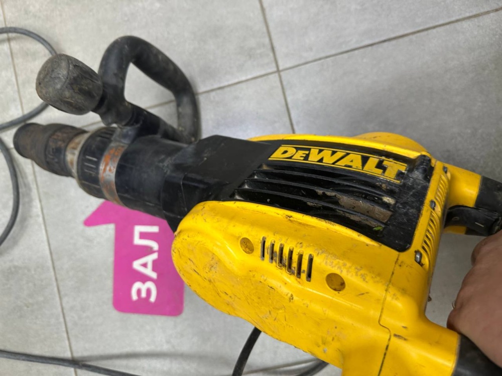 Отбойный молоток Dewalt D25899