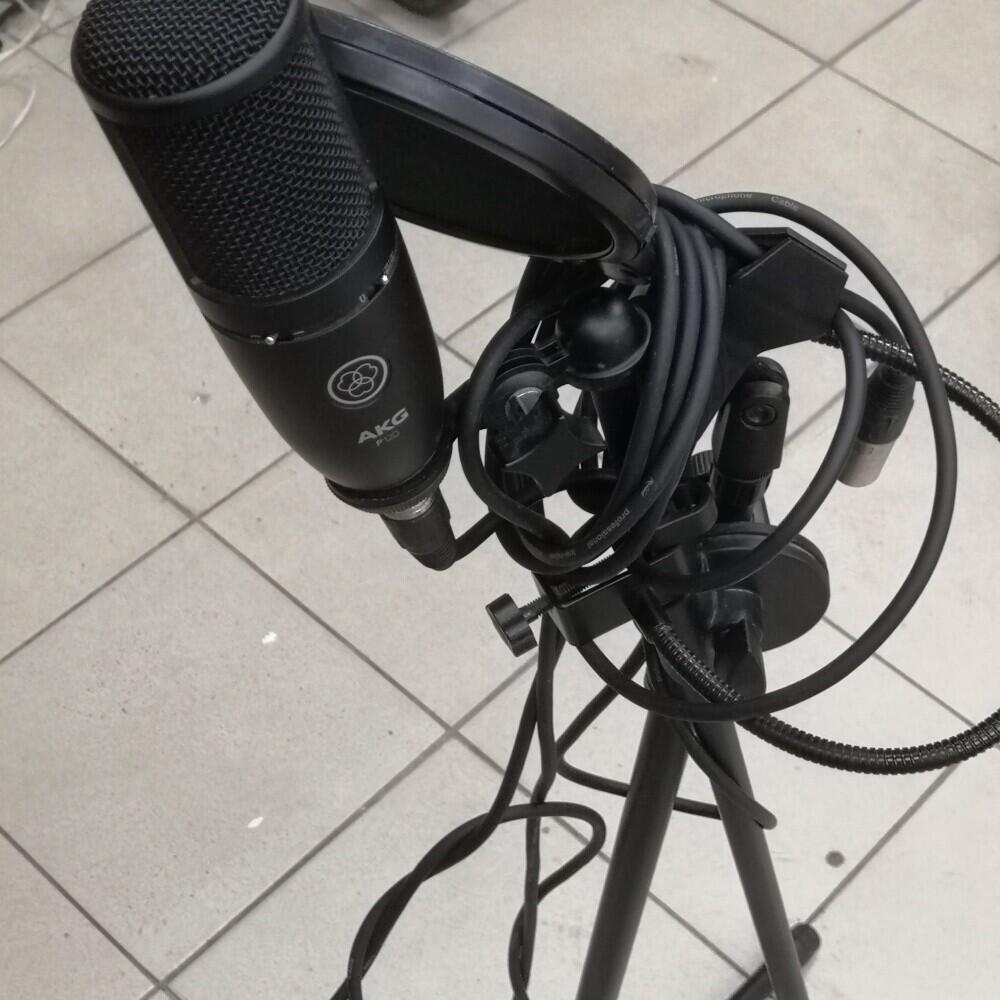 Микрофон AKGp120